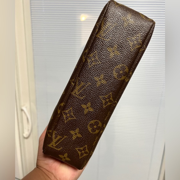 Louis Vuitton Trousse 23 with strap - Picture 7 of 14